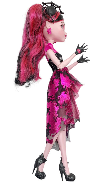 Monster High Welcome To Monster High Photo Booth Ghouls Draculara Doll With Outfit