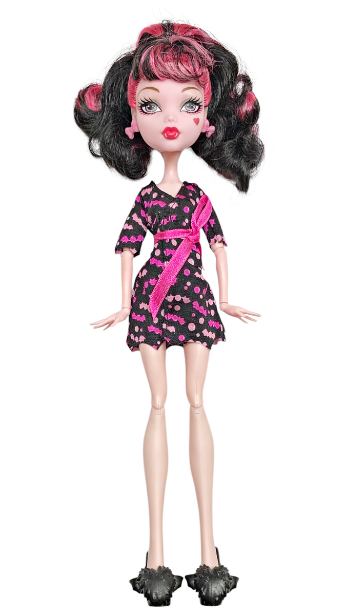 Monster High Draculaura Powder Room Doll With Robe Slippers