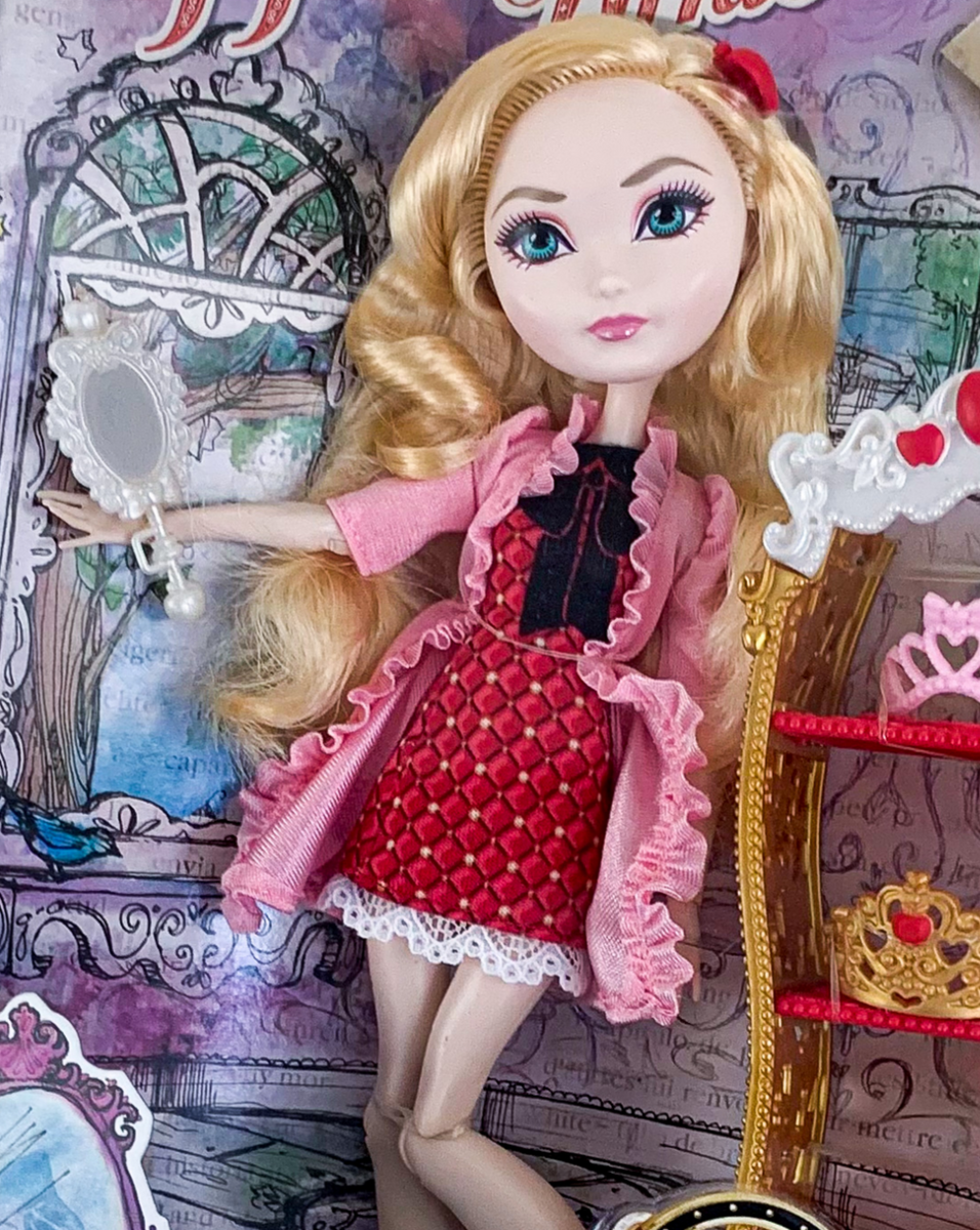 Getting Fairest Apple White Doll, Ever After High