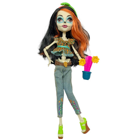 Shop Monster High Original Favorites Clawdeen at Artsy Sister.  Fantasia monster  high, Monster high cosplay, Bonecas monster high