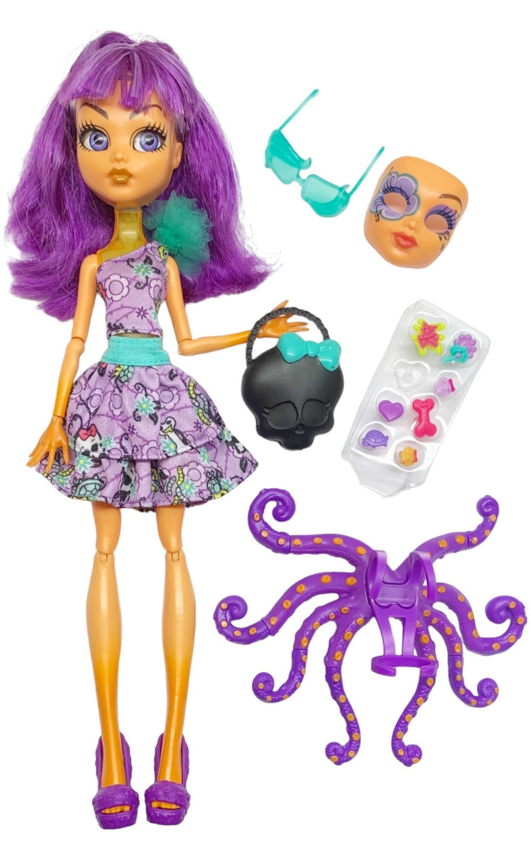 Monster High Inner Monster Shockingly Shy Scared Silly Doll Set