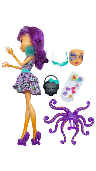 Monster High Inner Monster Shockingly Shy Scared Silly Doll Set