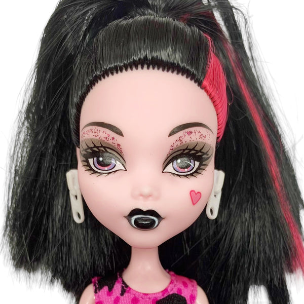 Monster High Draculocker Draculaura Doll With Outfit & Accessories