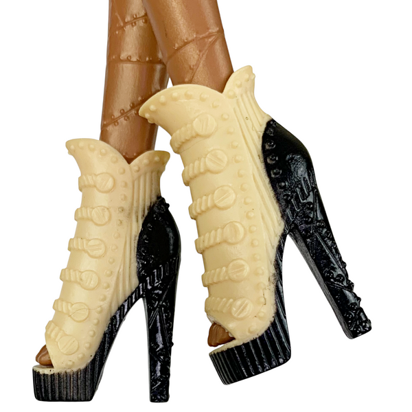 Monster High Robecca Steam Coffin Bean Doll With Outfit