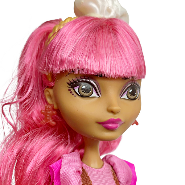 Ever After High Ginger Breadhouse Sugar Coated Doll With Outfit