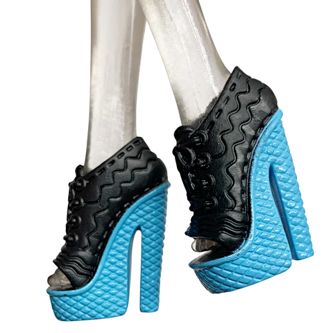 Monster High Ghoulia Yelps Doll Deluxe Fashion Pack Outfit Replacement Black & Blue Shoes