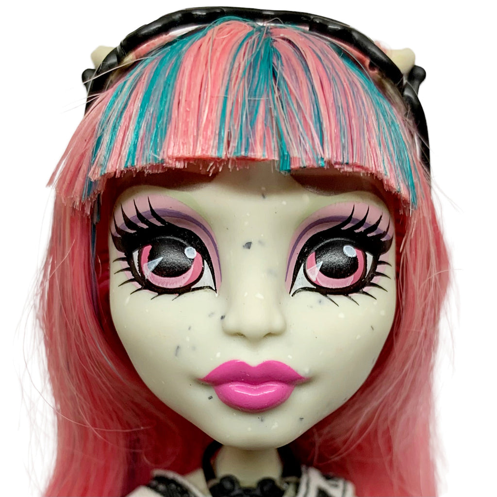 Monster High 1st Wave Original Rochelle Goyle Doll With Outfit