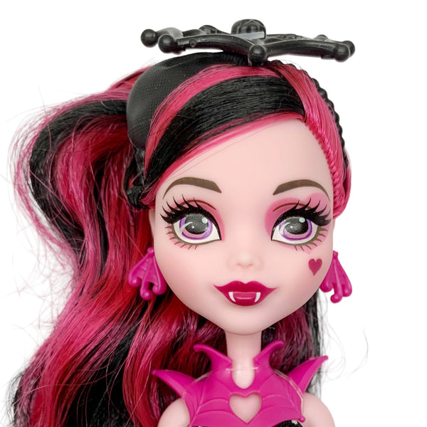 Monster High Welcome To Monster High Photo Booth Ghouls Draculara Doll With Outfit