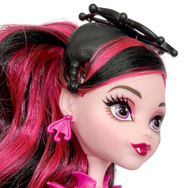 Monster High Welcome To Monster High Photo Booth Ghouls Draculara Doll With Outfit