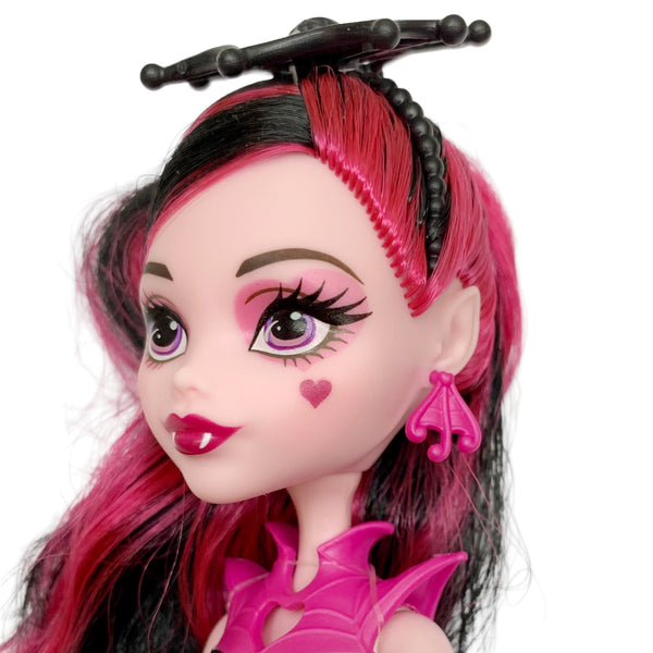 Monster High Welcome To Monster High Photo Booth Ghouls Draculara Doll With Outfit