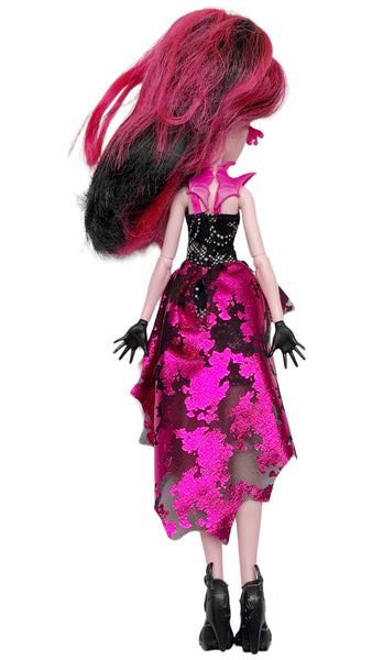 Monster High Welcome To Monster High Photo Booth Ghouls Draculara Doll With Outfit