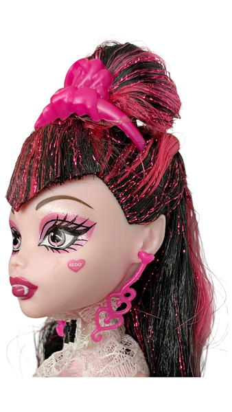 Monster High Draculaura Sweet 1600 Birthday Doll With Outfit & Accessories