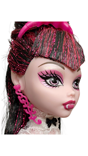 Monster High Draculaura Sweet 1600 Birthday Doll With Outfit & Accessories