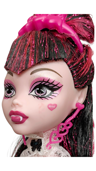 Monster High Draculaura Sweet 1600 Birthday Doll With Outfit & Accessories