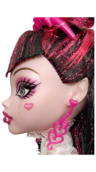 Monster High Draculaura Sweet 1600 Birthday Doll With Outfit & Accessories