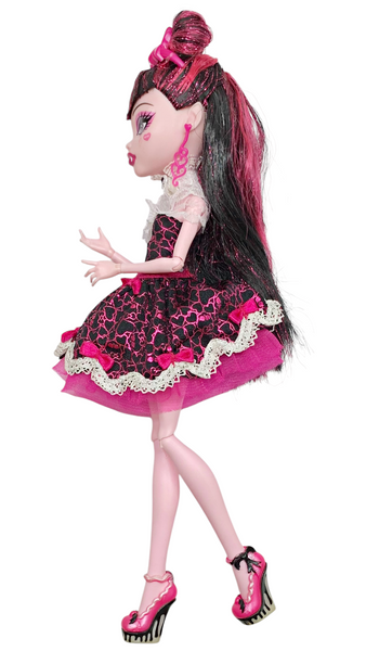 Monster High Draculaura Sweet 1600 Birthday Doll With Outfit & Accessories