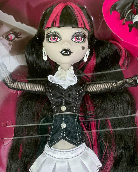 Monster High Reel Drama Black & White Collector Draculaura Doll (HKN27)