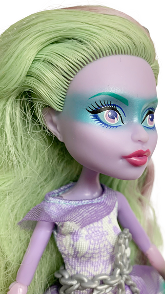 Monster High Twyla Boogeyman Haunted Doll Wearing Outfit