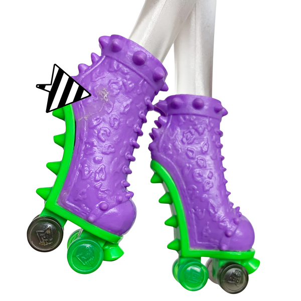 Monster High Clawdeen Wolf Skultimate Roller Maze Doll Replacement Shoes Purple Skates