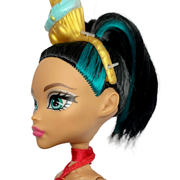 Monster High Cleo De Nile Sweet Treats Dessert Doll With Outfit