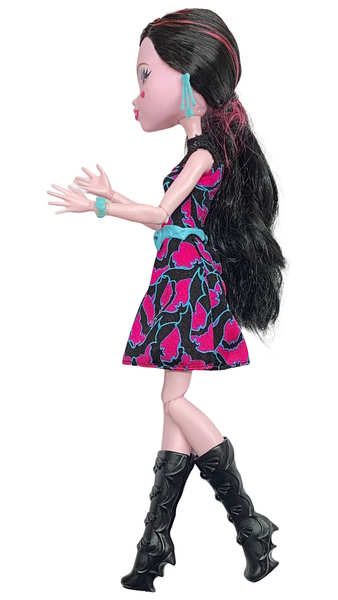 Monster High Welcome To Monster High Monstrous Rivals Draculaura Doll With Outfit