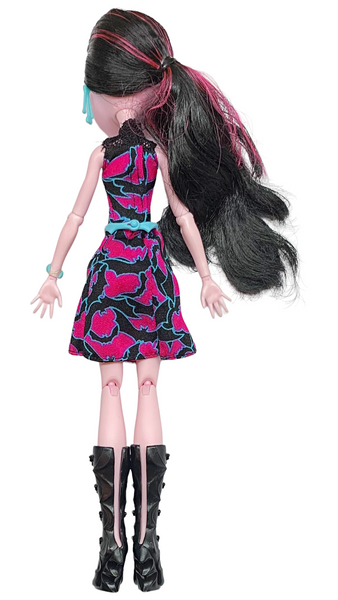 Monster High Welcome To Monster High Monstrous Rivals Draculaura Doll With Outfit