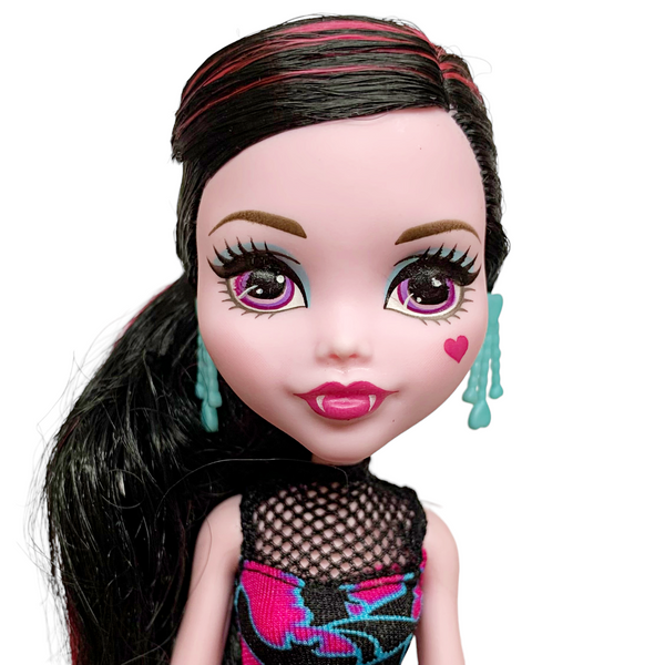 Monster High Welcome To Monster High Monstrous Rivals Draculaura Doll With Outfit