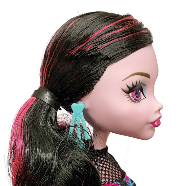 Monster High Welcome To Monster High Monstrous Rivals Draculaura Doll With Outfit