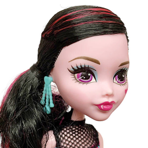 Monster High Welcome To Monster High Monstrous Rivals Draculaura Doll With Outfit