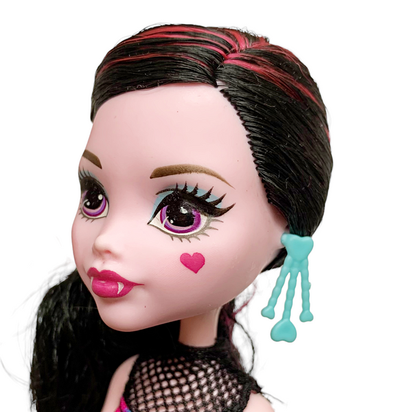 Monster High Welcome To Monster High Monstrous Rivals Draculaura Doll With Outfit