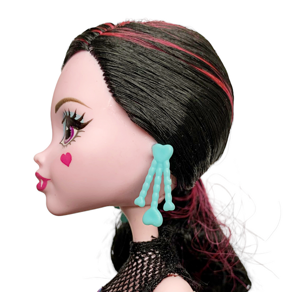 Monster High Welcome To Monster High Monstrous Rivals Draculaura Doll With Outfit