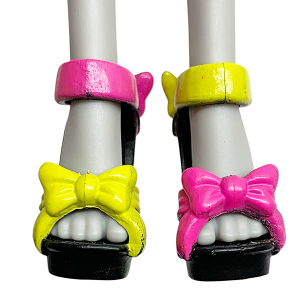 Monster High Draculaura Gloom Beach Doll Replacement Yellow And Pink Bow Shoes