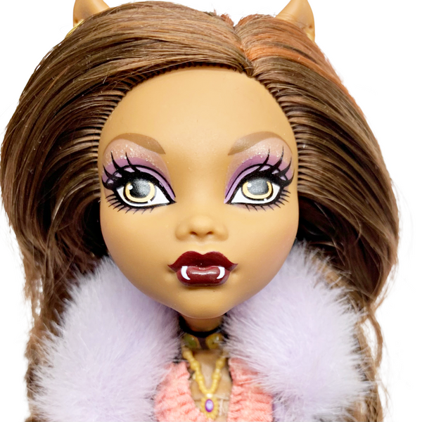 Monster High 1st Wave Original Clawdeen Wolf Doll With Outfit, Pet, Diary, & Stand Set