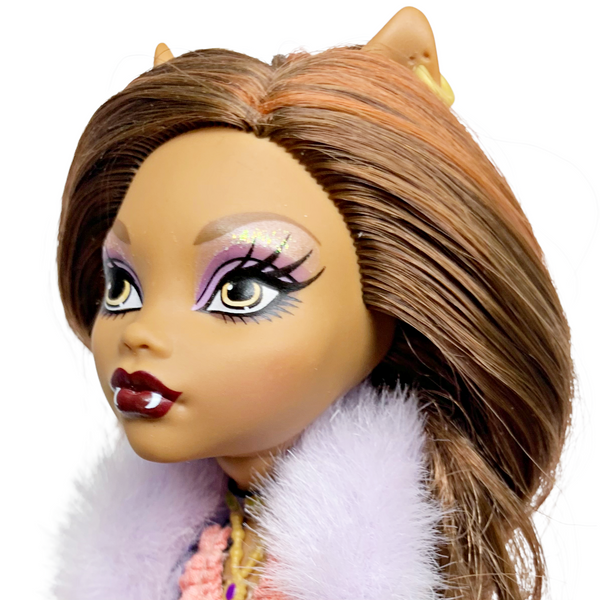 Monster High 1st Wave Original Clawdeen Wolf Doll With Outfit, Pet, Diary, & Stand Set