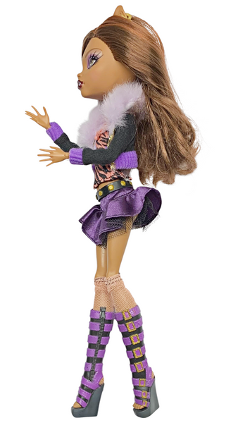 Monster High 1st Wave Original Clawdeen Wolf Doll With Outfit, Pet, Diary, & Stand Set