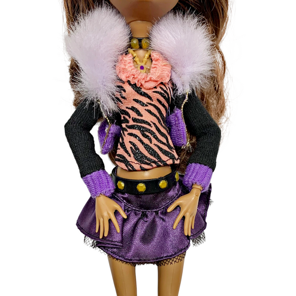 Monster High 1st Wave Original Clawdeen Wolf Doll With Outfit, Pet, Diary, & Stand Set