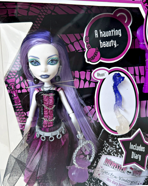 Monster High 1st Wave Original Release Spectra Vondergeist Doll (V7962)