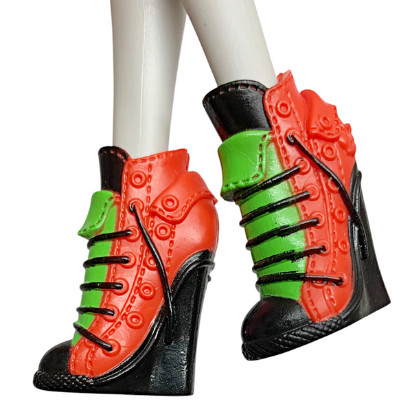 Monster High Ghoulia Yelps Comic Book Club Fashion Pack Replacement Boots Shoes