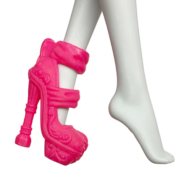 Monster High Freak Du Chic Rochelle Goyle Doll Replacement Left Pink Shoe