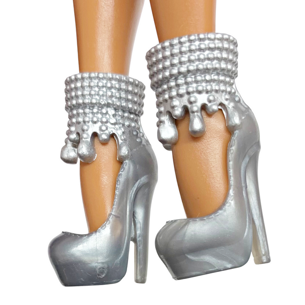 LOL Surprise OMG Missy Frost Fashion Show Style Edition Doll Replacement Silver Shoes