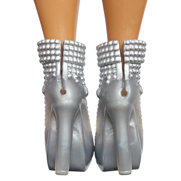 LOL Surprise OMG Missy Frost Fashion Show Style Edition Doll Replacement Silver Shoes