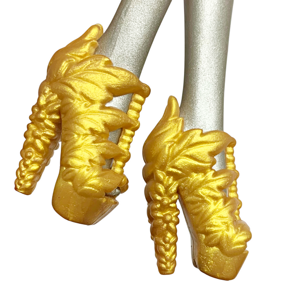 Ever After High Apple White Mirror Beach Doll Replacement Gold Shoes
