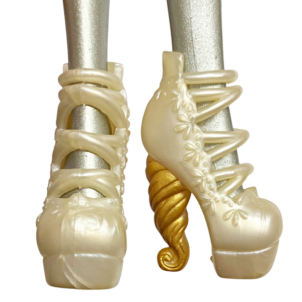 Ever After High Apple White Hat-Tastic Doll Replacement Pearl White & Gold Shoes