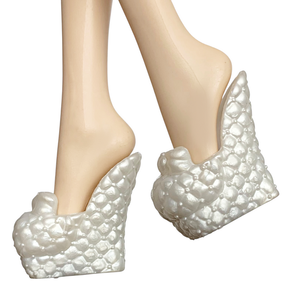 Ever After High Apple White Getting Fairest Replacement Shoes Pearl White Slippers