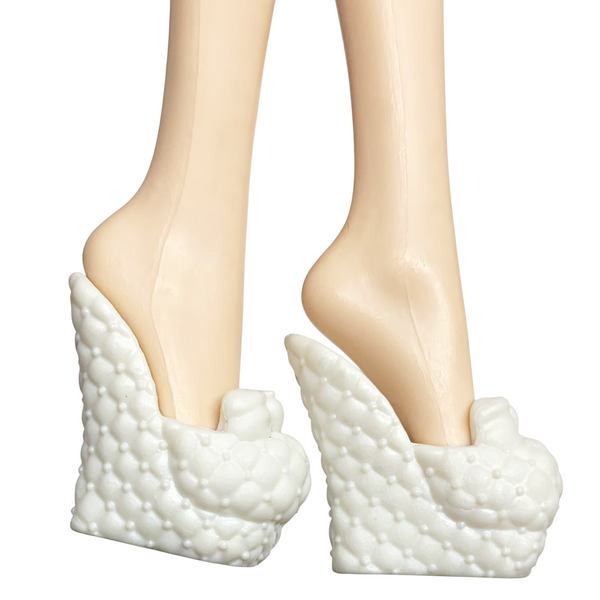 Ever After High Apple White Getting Fairest Prototype Solid White Slippers