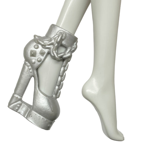 Monster High Spectra Vondergeist Picture Day Doll Replacement Left Silver Shoe