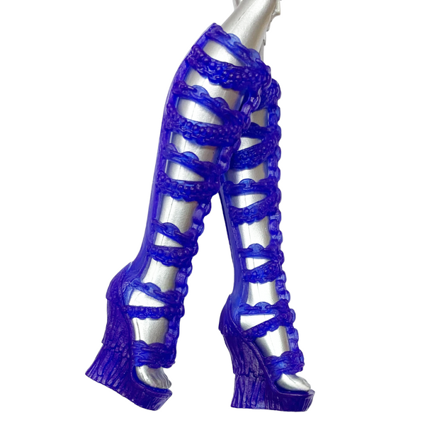 Monster High Welcome To MH Ari Hauntington Doll Replacement Blue Ghost Chain Shoes