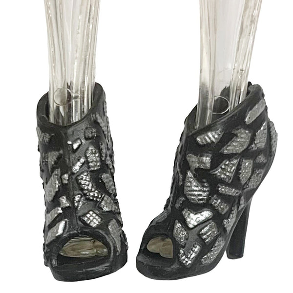 Novi Stars Gail Lexi Stellar Skinz Clear Alien Doll Replacement Black Shoes