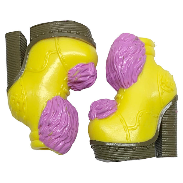 Bratz Meygan Study Abroad Scotland Doll Outfit Replacement Yellow Shoes