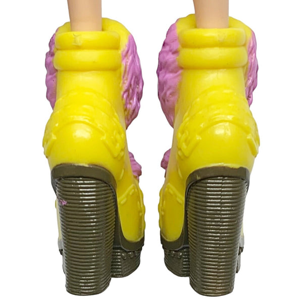 Bratz Meygan Study Abroad Scotland Doll Outfit Replacement Yellow Shoes